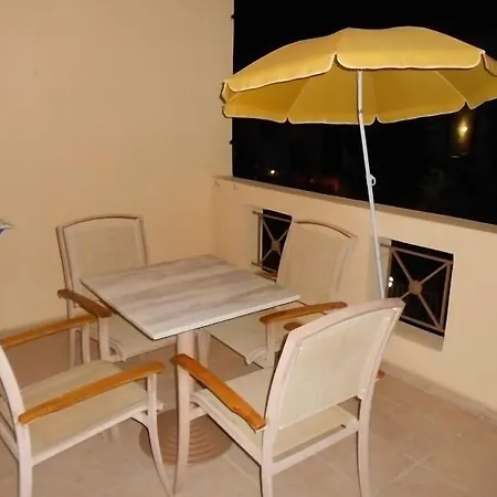 Lambrinos מלון דירות פלטניאס